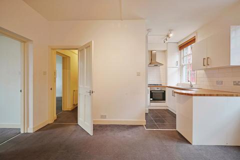 2 bedroom flat to rent, Cromwell Avenue, Hammersmith