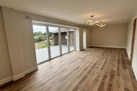 4 bedroom barn conversion to rent, Rickerby, CA3