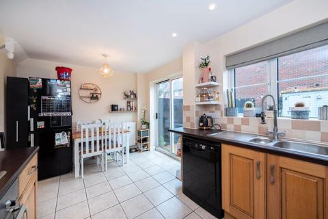 3 bedroom terraced house for sale, 37 Foxglove Road, Market Rasen