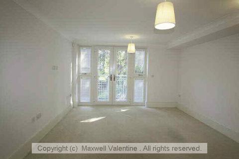 2 bedroom apartment to rent, Russell Hill, Purley