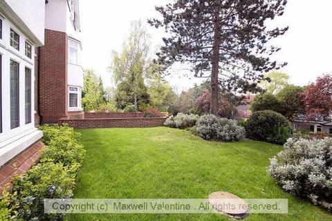 2 bedroom apartment to rent, Russell Hill, Purley