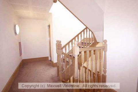 2 bedroom apartment to rent, Russell Hill, Purley