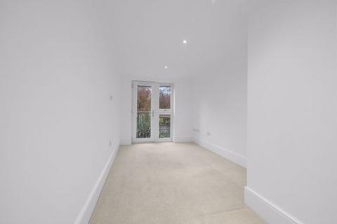 2 bedroom apartment to rent, Russell Hill, Purley