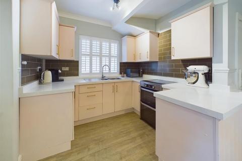 61 Podsmead Road, Gloucester, GL1 5PB