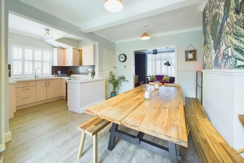 61 Podsmead Road, Gloucester, GL1 5PB
