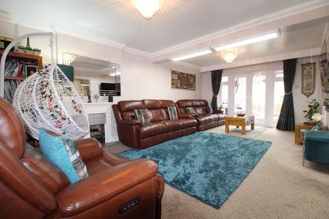 4 bedroom bungalow for sale, Heathfield Road, Luton