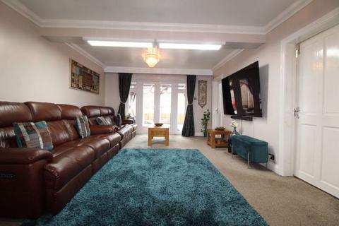 4 bedroom bungalow for sale, Heathfield Road, Luton