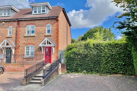 6 Rythe Close, Claygate, Esher, KT10 9DD