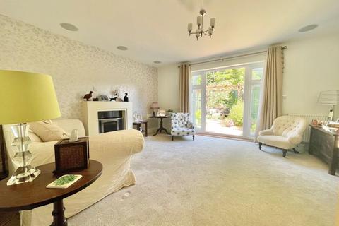 6 Rythe Close, Claygate, Esher, KT10 9DD