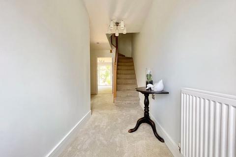 6 Rythe Close, Claygate, Esher, KT10 9DD