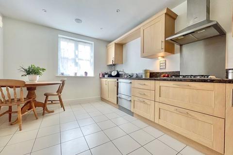 6 Rythe Close, Claygate, Esher, KT10 9DD