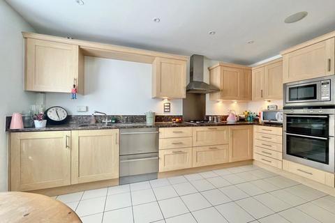 6 Rythe Close, Claygate, Esher, KT10 9DD