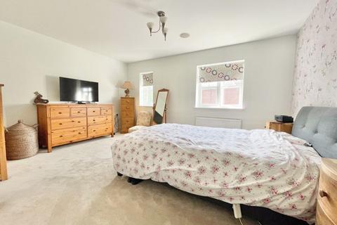 6 Rythe Close, Claygate, Esher, KT10 9DD