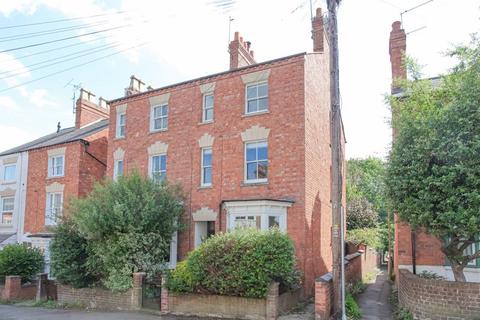 4 bedroom semi-detached house for sale, Queens Road, Banbury