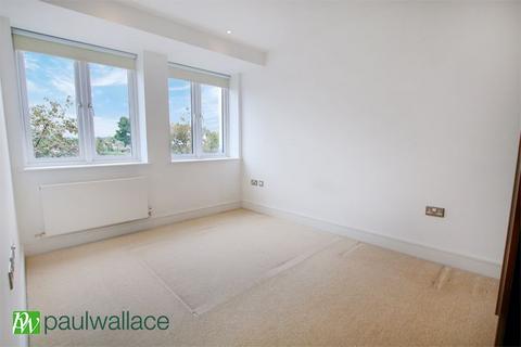 Flat 12, Burlington House Swanfield Road, Waltham Cross, EN8 7FG