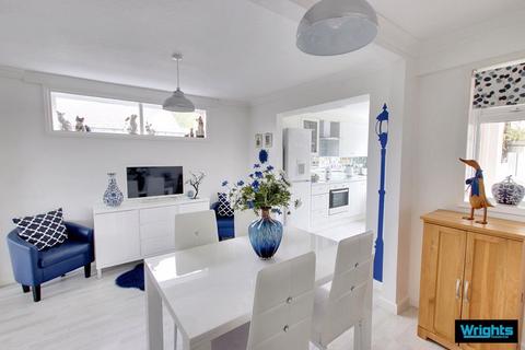 25 Heddington Close, Trowbridge, BA14 0LH