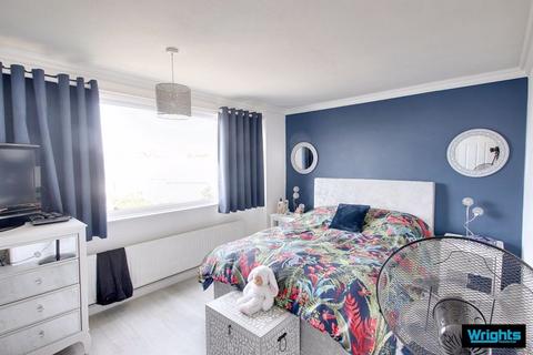25 Heddington Close, Trowbridge, BA14 0LH