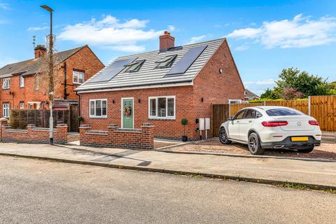 3 bedroom bungalow for sale, Dunstall Avenue, Leicester, LE3