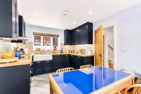 3 bedroom detached house for sale, Mansfield Close, London N9