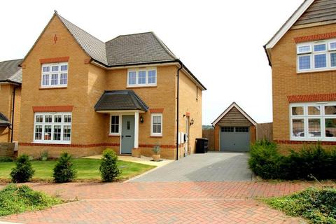 4 bedroom detached house for sale, Armstrong Road, South Luton, Luton, Bedfordshire, LU2 0FX