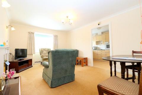 2 bedroom retirement property to rent, Over 60's only - Bushmead Court, Hancock Drive, Luton, LU2 7GY