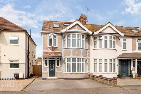 4 bedroom end of terrace house for sale, Cedar Road, Hornchurch, RM12