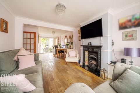 4 bedroom end of terrace house for sale, Cedar Road, Hornchurch, RM12