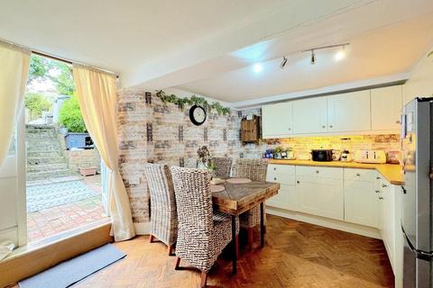 10 Alfred Street, Westbury, BA13 3DY