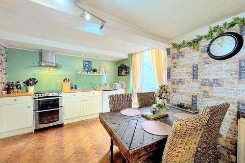 10 Alfred Street, Westbury, BA13 3DY