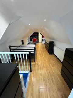 Studio to rent, 152 Hoe  Street, Walthamstow, London, E17 4QR