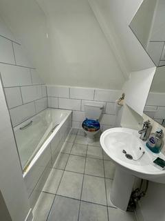 Studio to rent, 152 Hoe  Street, Walthamstow, London, E17 4QR