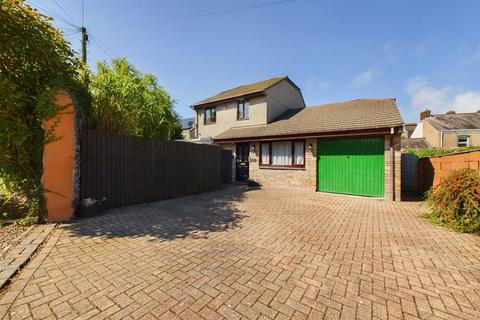 4 bedroom detached house for sale, Trerise Road, Camborne - A detached family home, in need of some updating