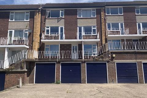 2 bedroom ground floor flat to rent, Amersham Hill, High Wycombe HP13