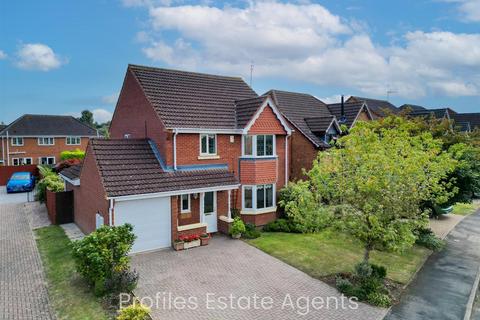 4 bedroom detached house for sale, Gainsborough Avenue, Hinckley