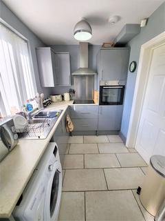 2 bedroom semi-detached house to rent, Woden Crescent, Wolverhampton WV11