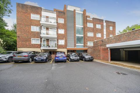 2 bedroom flat for sale, Oak Lodge Close, Stanmore HA7