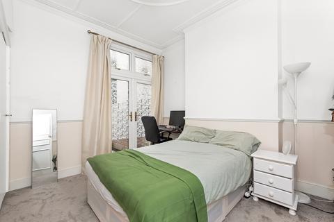 3 bedroom apartment for sale, Louisville Road, London, SW17