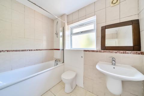 2 bedroom maisonette for sale, Audley Court, Pinner, Middlesex