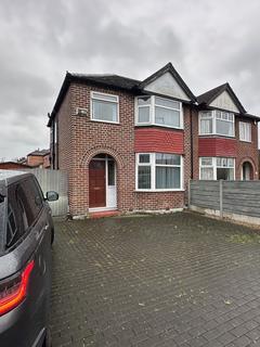 3 bedroom semi-detached house to rent, Moss Lane, Hale WA15