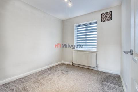 2 bedroom flat to rent, London NW9