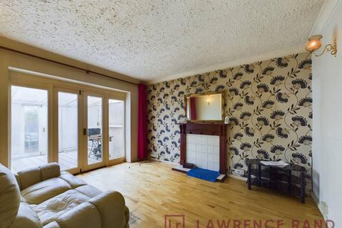 2 bedroom flat for sale, Newbury Way, Northolt, UB5