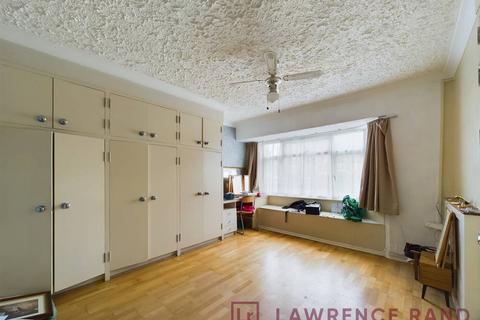 2 bedroom flat for sale, Newbury Way, Northolt, UB5