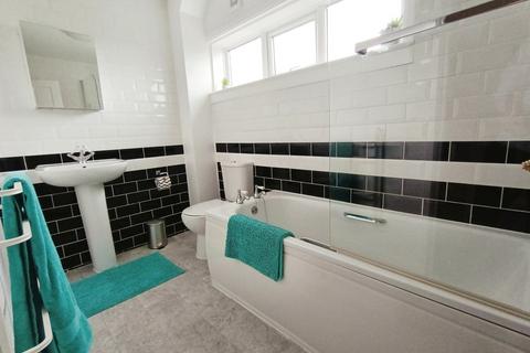 3 bedroom end of terrace house for sale, Whinmoor Way, West Yorkshire LS14