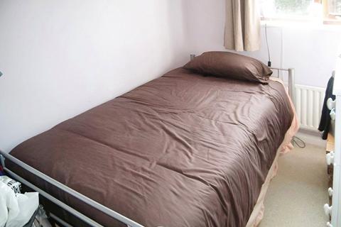 2 bedroom end of terrace house to rent, Kelvin Gardens, Croydon CR0