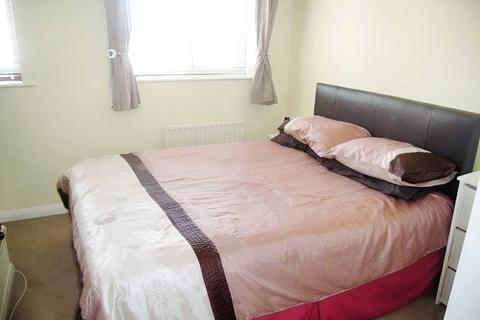 2 bedroom end of terrace house to rent, Kelvin Gardens, Croydon CR0