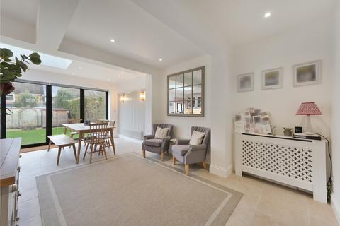 3 bedroom house to rent, Leckford Road, SW18