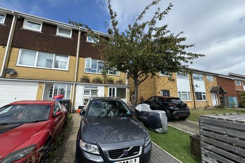 4 bedroom townhouse to rent, St Augustines Park, Ramsgate