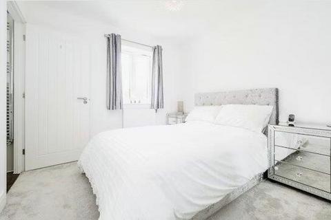 2 bedroom flat for sale, Periwinkle Gardens, Chigwell