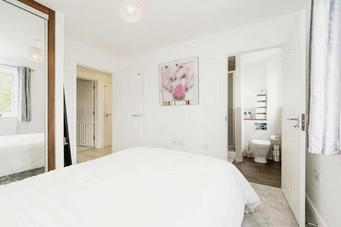 2 bedroom flat for sale, Periwinkle Gardens, Chigwell