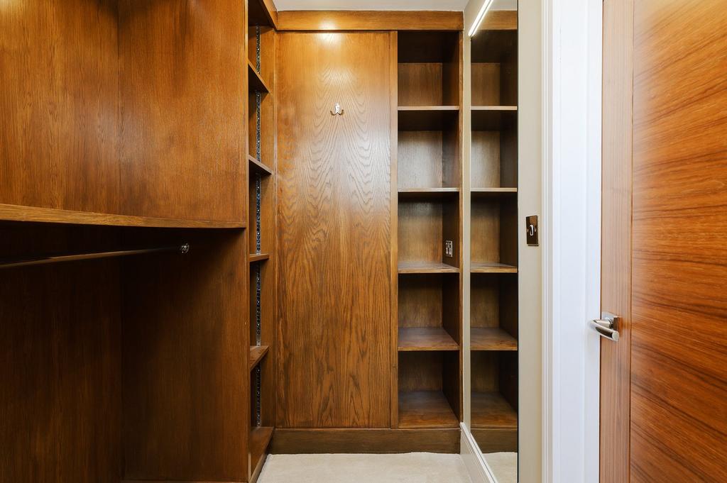 Bedroom 6 Dressing